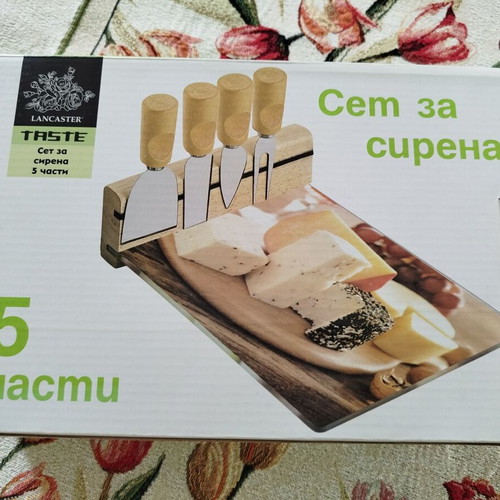 Cheese set with tempered glass cutting board, new