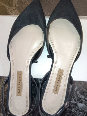 ZARA black size 41 sandals like new with strap