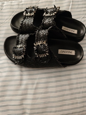 Inuovo women's leather flat sandals like new, black, size 39