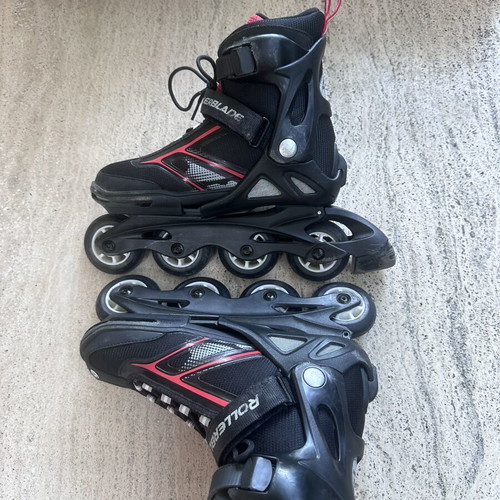 Rollerblades used, size 38.5-40.5, red with protective gear