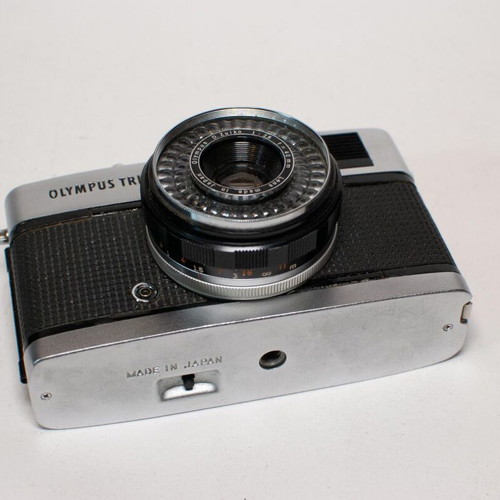 Olympus Trip 35 analog camera with original case
