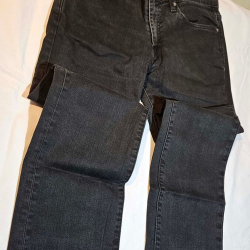 Levi's men's jeans, size M, black