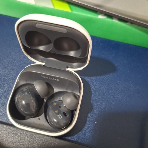 Samsung Galaxy Buds2 Bluetooth Handsfree like new with sweat resistance and charging case graphite