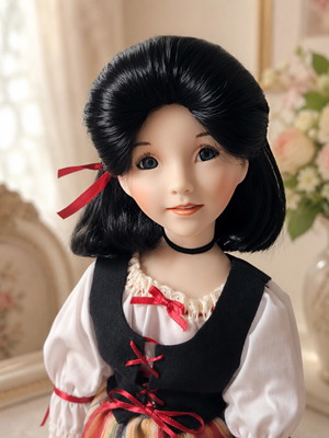 Dianna Effner Snow White porcelain doll like new