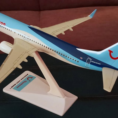 Boeing 737-800 Thomson Airlines plastic model like new