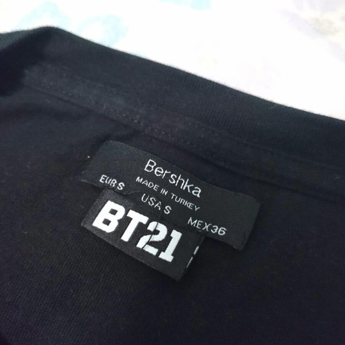Γυναικείο t-shirt BTS (BT21) μεταχειρισμένο, μαύρο κοντομάνικο