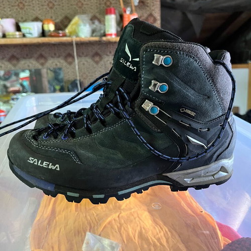 Salewa sports shoes like new, size 38, blue