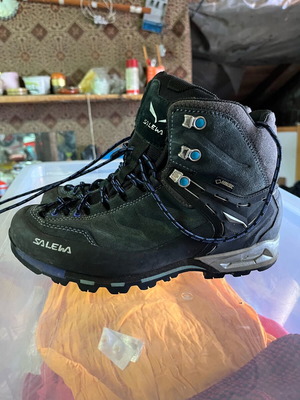 Salewa sports shoes like new, size 38, blue