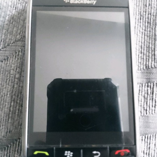 Black Berry vintage cell phones used, pack of 2 models 9500 and 8520