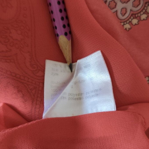 Silk sleeveless top Un Jour Ailleurs like new, pink coral paisley