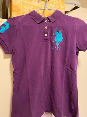Polo shirt like new, size small, purple