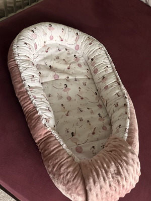 Baby nest like new, minimally used from 0 months