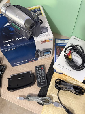 Βιντεοκάμερα Sony Handycam DCR-HC94E MiniDV σαν καινούργιο με πλήρη παρελκόμενα