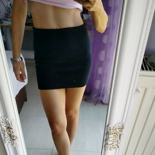 Skirt short black fitted like new, size S