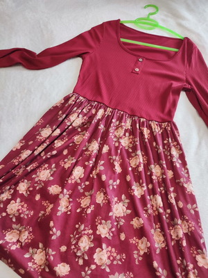 Shein dress with long sleeves, knee-length, like new, red, size M