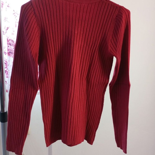 Woolen burgundy sweater size L like new