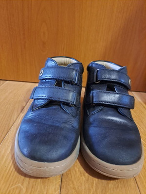 Kickers kids boots black like new size 30