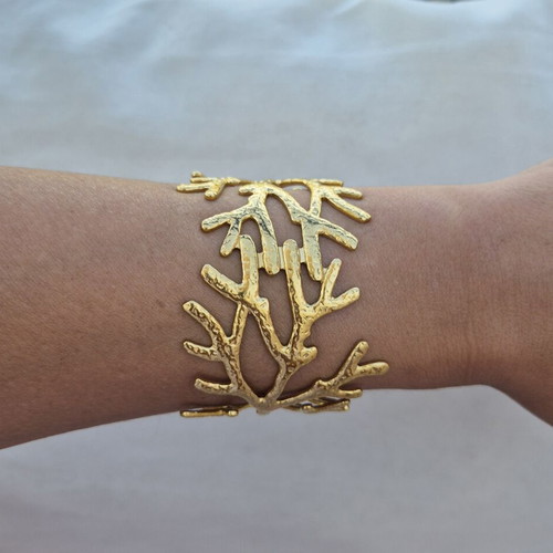 Summer gold bracelet new with coral-inspired design