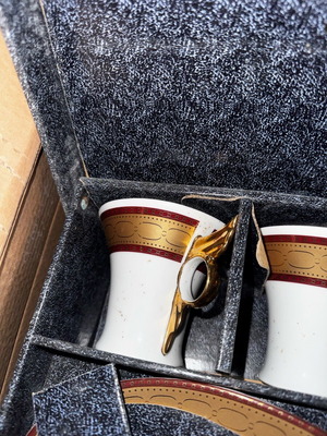 Official tea set like new