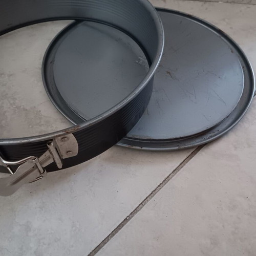 Cake pan used, springform
