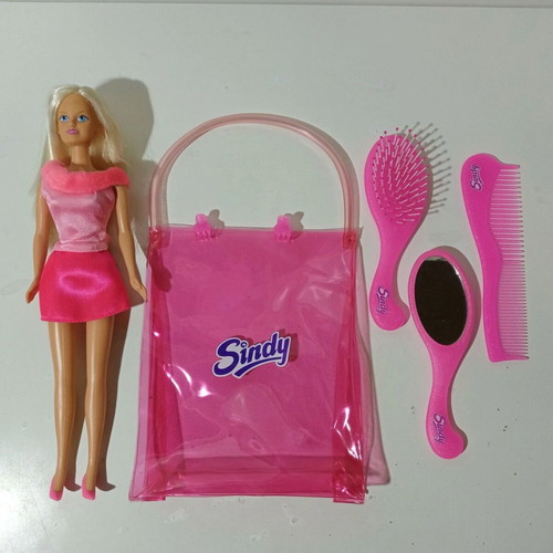 Sindy Hasbro 90's doll with mirror and brush, like new