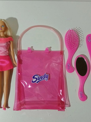 Sindy Hasbro 90's doll with mirror and brush, like new