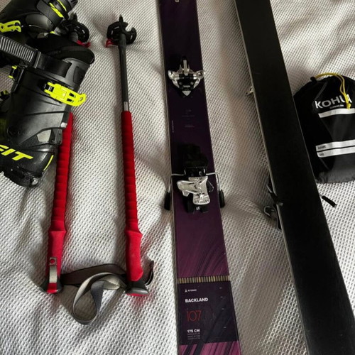 Complete alpine ski set with skins and poles
