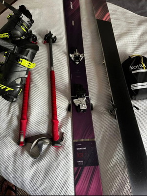 Complete alpine ski set with skins and poles