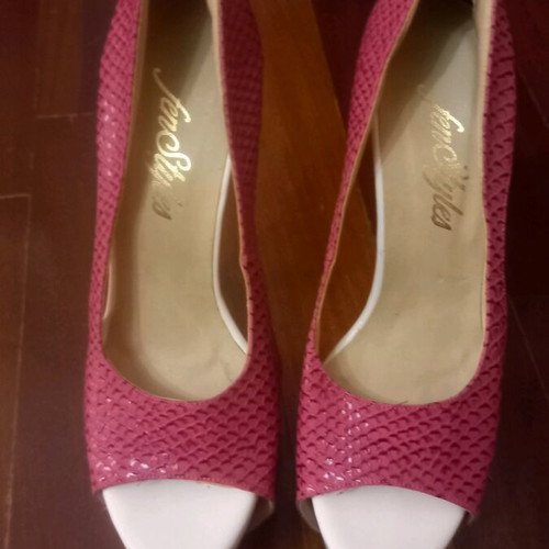 Fenstyle high heel shoes like new, 18 cm, leather snake details, white and pink