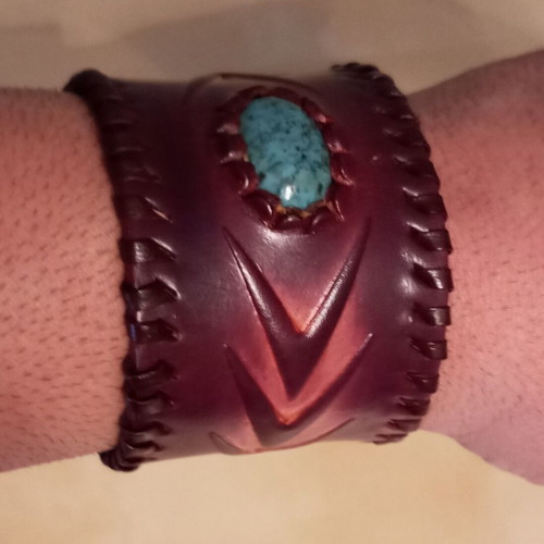 Leather unisex bracelet with turquoise stone like new, brown