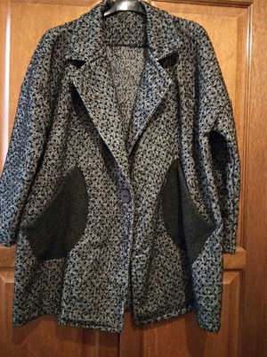 Long cardigan like new in gray-black with polka dots