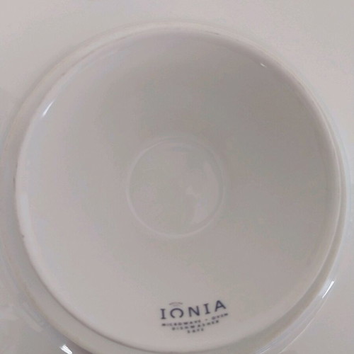 Christmas cake stand with foot, Ionia
