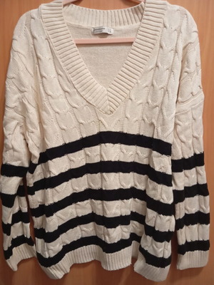Stradivarius women's knitted sweater like new, white-beige with black stripes, size Large
