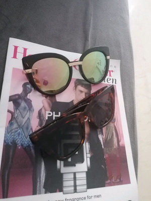 Γυαλιά ηλίου H&M μεταχειρισμένα με δώρο δεύτερο ζευγάρι Stradivarius