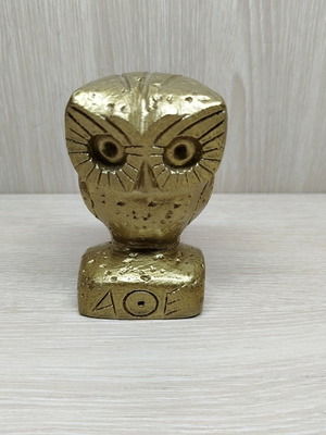 Golden resin owl statue new