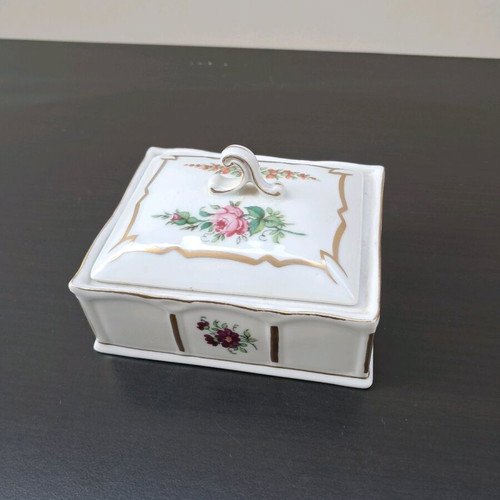 Porcelain jewelry box like new, excellent condition