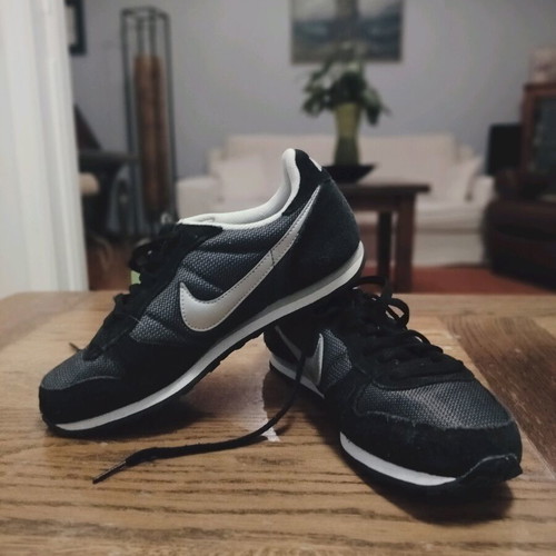 Nike women's athletic shoes used, size 37, black