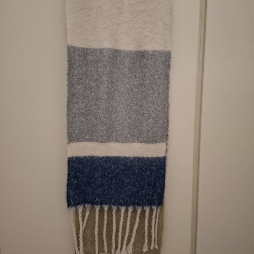Knitted pashmina scarf in warm colors