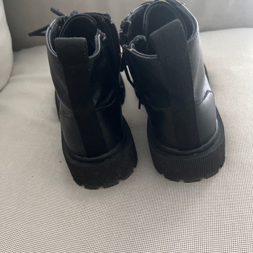 Zara boots size 34, black
