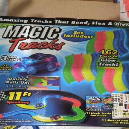 Αυτοκινητόδρομος Magic Tracks μεταχειρισμένος με led αυτοκινητάκι