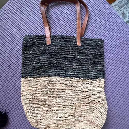 Raffia shoulder bag used minimally