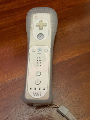 Nintendo Wii контролер като нов с оригинален калъф и каишка