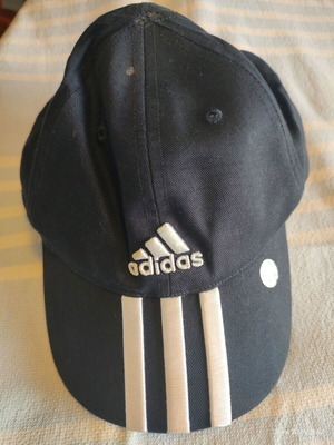 Adidas junior black cap like new adjustable size with metal clasp