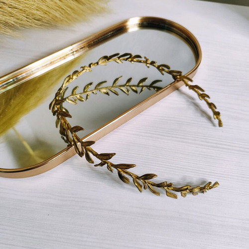 Tiara crown with olive leaves like new, gold color