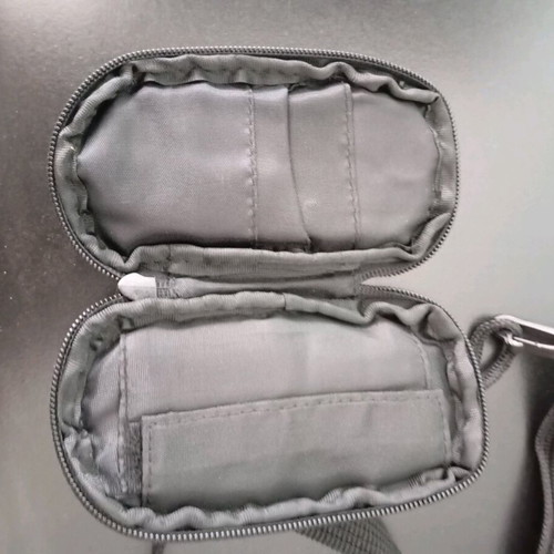 Maui And Sons branded case like new, dark blue and black