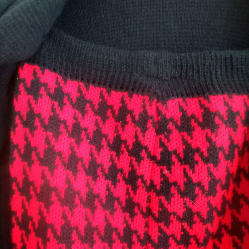 Knitted suit and sweater used, medium, black and red