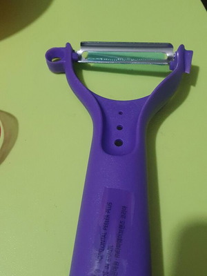 Tupperware horizontal peeler new