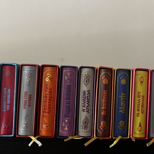 Fairytale Miniatures like new, pack of 9 pieces