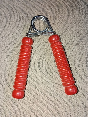 Hand grip strengthener