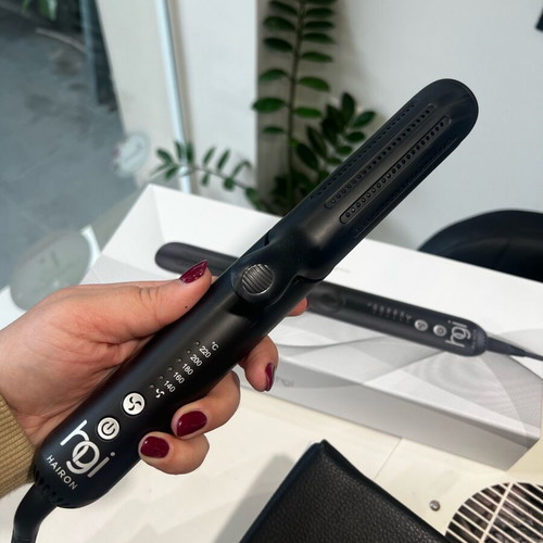 Hgi Professional Hair Straightener like new with air option for less heat